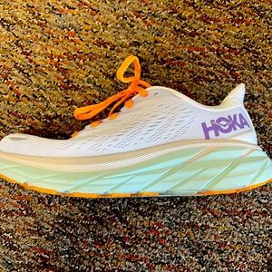 Hoka One One Clifton 8